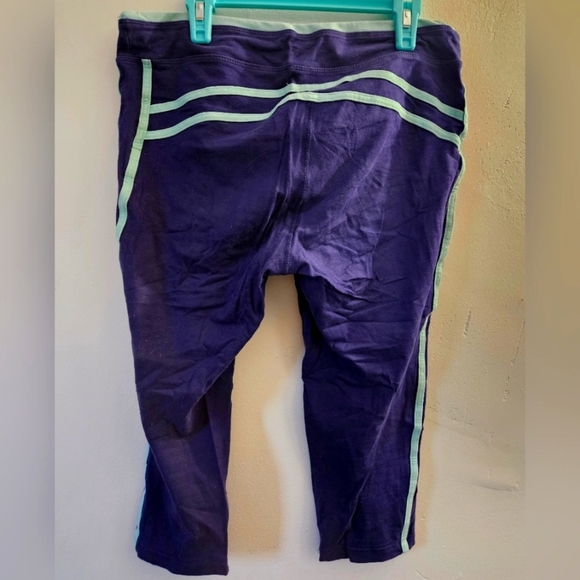 Capris - Blue And Turquoise Pin Stripe Short Leggings Shorts Active wear comfy - Picture 2 of 2